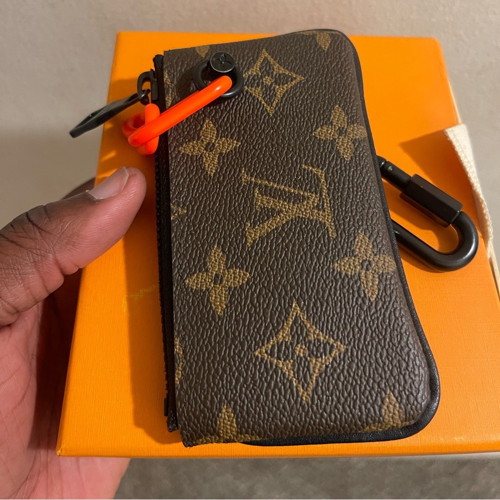 Louis Vuitton Louis  Key Pouch - unisex
